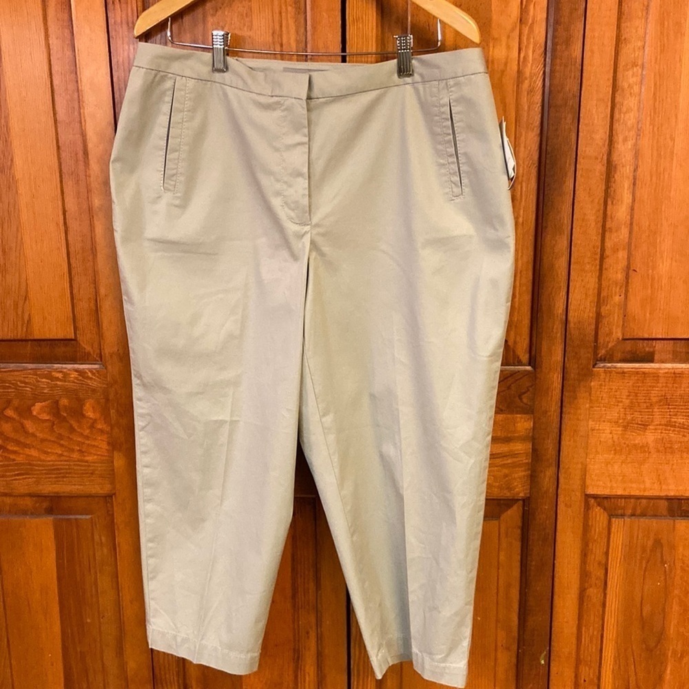 Liz Claiborne Audra Stretch Cropped Pant in Sand Bar NWT Size 16W